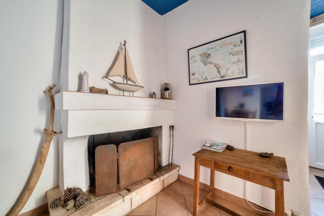 Jolie Maison Avec Cour Pour 5 Personnes 누아르무티에 앙 릴 외부 사진